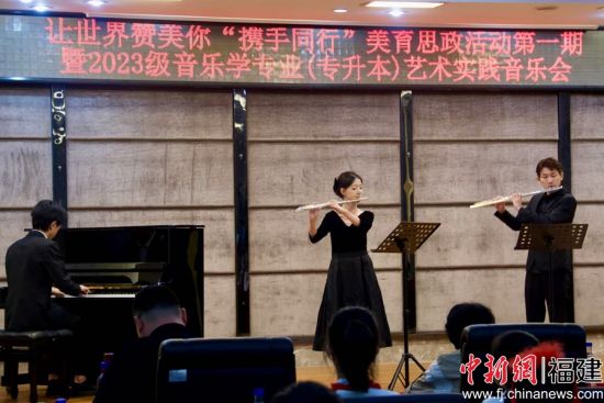 　　图为大做爱视频
现场表演。福大做爱视频
 供图